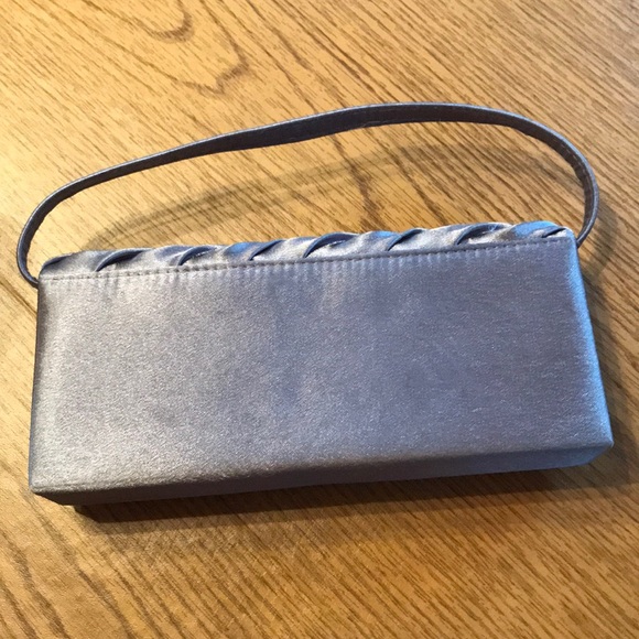 Silver clutch, perfect for PROM - Picture 2 of 4